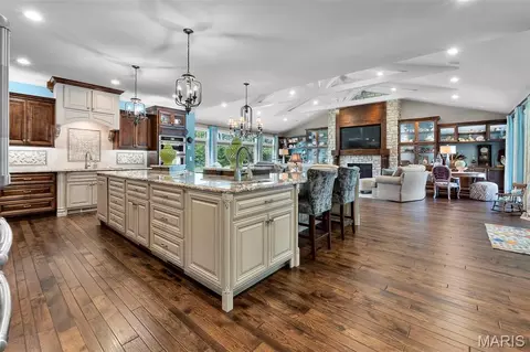 Kitchen - 470 Quail Creek Dr, Jackson, MO 63755 photo 8 of 13