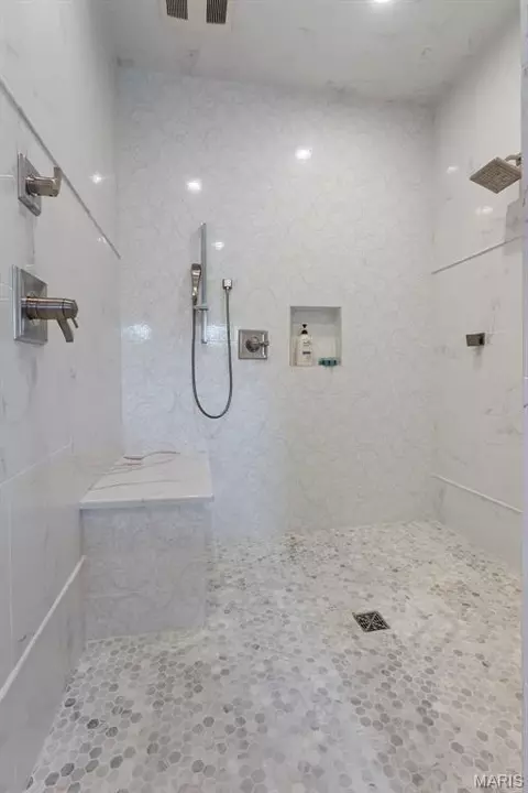 Bath - 470 Quail Creek Dr, Jackson, MO 63755 photo 6 of 13