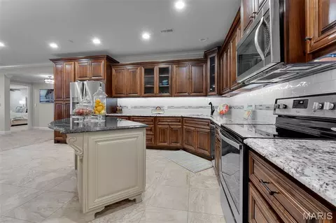 Kitchen - 470 Quail Creek Dr, Jackson, MO 63755 photo 10 of 13