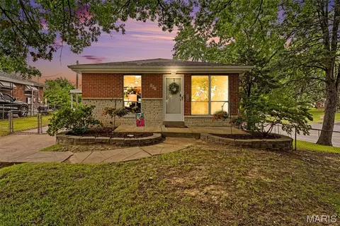 701 Avenue H, Saint Louis, MO 63125