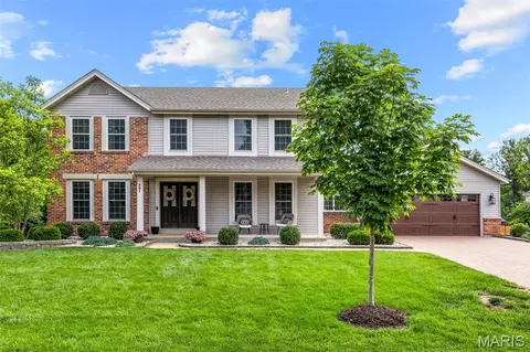 301 Summer Ridge Dr, Cottleville, MO 63304
