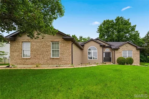 129 Fleur De Lis Dr, Wentzville, MO 63385