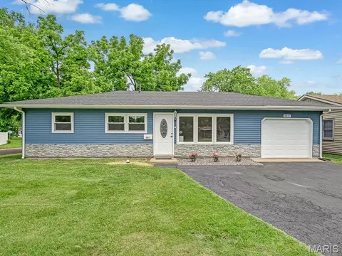 3817 Memorial Dr, Belleville, IL 62226