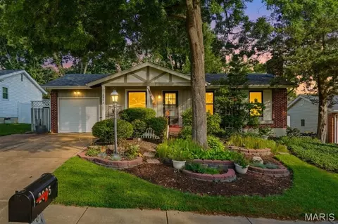 2005 Cleopatra Dr, Fenton, MO 63026