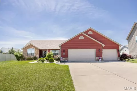 2520 Welsch Dr, Shiloh, IL 62221