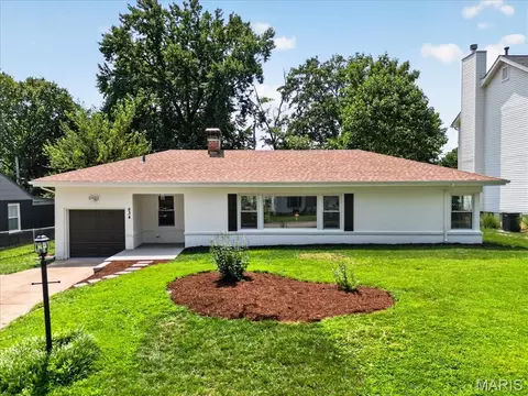 634 Warrenton Dr, Kirkwood, MO 63122