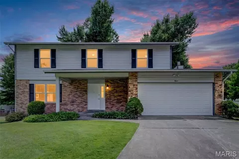 12 Northstar Ct, Saint Peters, MO 63376