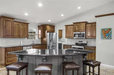Kitchen - 2566 Prairie View Trl, Jackson, MO 63755 photo 2 of 5