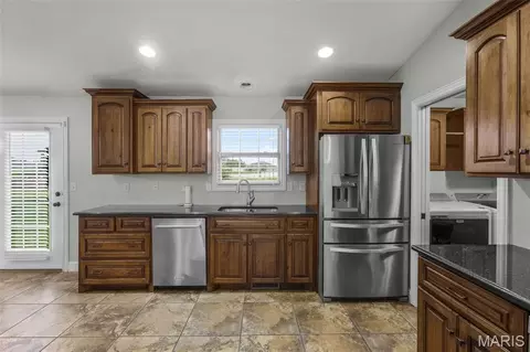 Kitchen - 2566 Prairie View Trl, Jackson, MO 63755 photo 5 of 5