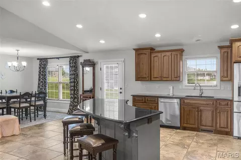 Kitchen - 2566 Prairie View Trl, Jackson, MO 63755 photo 4 of 5