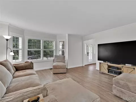 Living - 8 Statesman Dr, O'fallon, MO 63368 photo 2 of 4