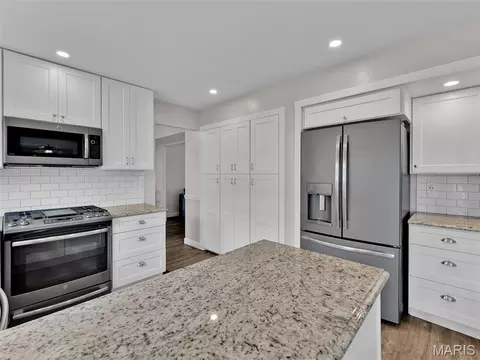 Kitchen - 8 Statesman Dr, O'fallon, MO 63368 photo 2 of 3