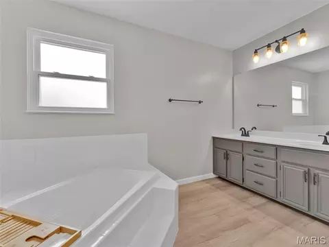 Bath - 8 Statesman Dr, O'fallon, MO 63368 photo 2 of 4