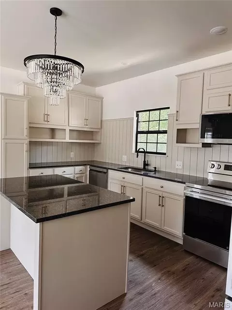 Kitchen - 21790 Lomax, Saint Robert, MO 65584 photo 8 of 8