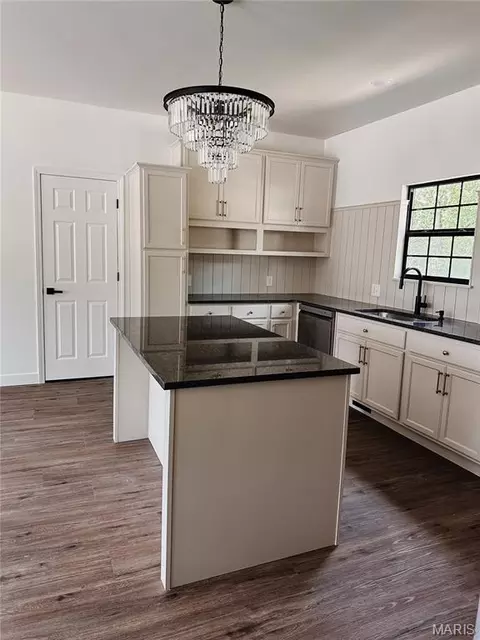 Kitchen - 21790 Lomax, Saint Robert, MO 65584 photo 7 of 8