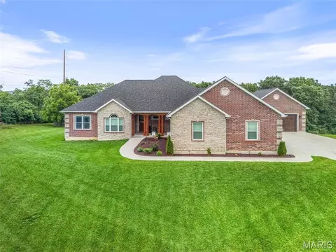 3149 Stonebridge Pl, Festus, MO 63028