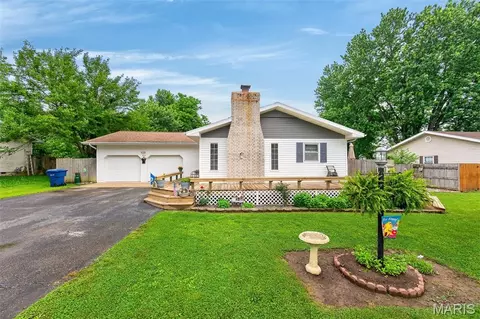 632 Willow Ln, Lebanon, MO 65536