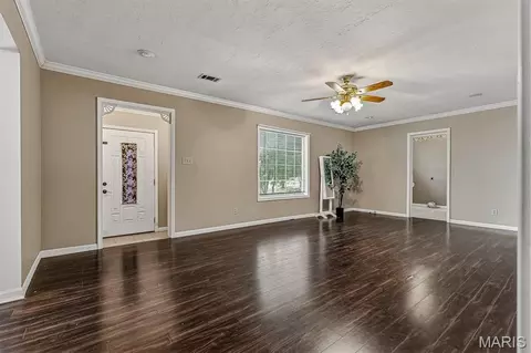 Living - 4113 Us Hwy 61, Steele, MO 63877 photo 2 of 3