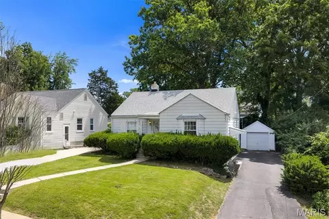 2828 Manderly Dr, Saint Louis, MO 63144