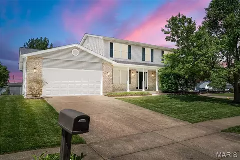 915 Hunter Chaise Dr, Wentzville, MO 63385