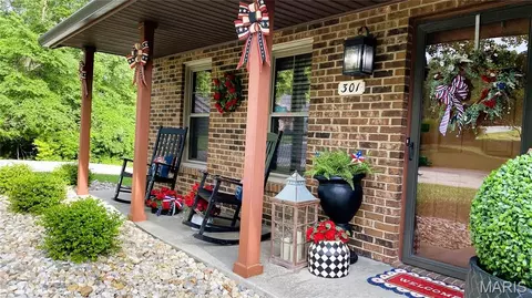 301 Northcrest Dr, Collinsville, IL 62234