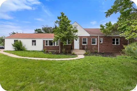 9938 Coventry Ln, Affton, MO 63123