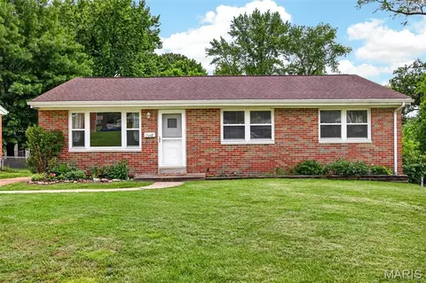 11048 Modesto Dr, Saint Ann, MO 63074