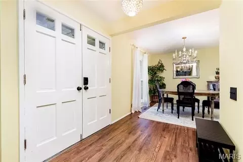 6 Pacer Ct, Florissant, MO 63033
