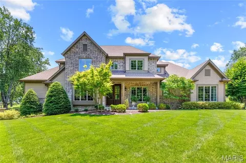50 Meadowbrook Country Club Est, Ballwin, MO 63011
