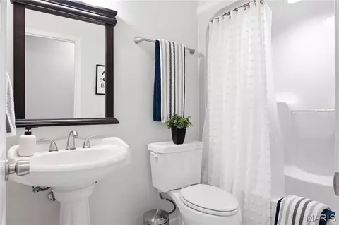 Bath - 5 Shelbourne Wood Ct, Weldon Spring, MO 63304 photo 7 of 7