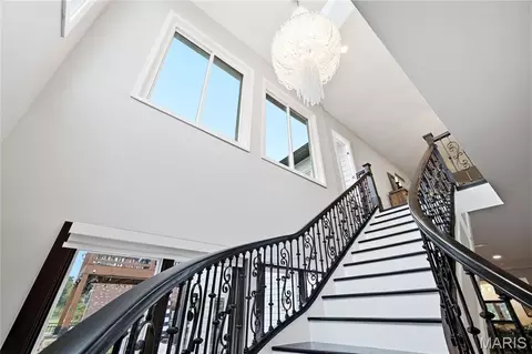 Entry Way - 5 Shelbourne Wood Ct, Weldon Spring, MO 63304 photo 5 of 7