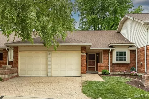 12911 Autumn View Dr, Saint Louis, MO 63146