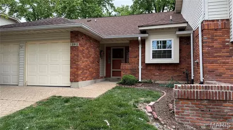 12911 Autumn View Dr, Saint Louis, MO 63146