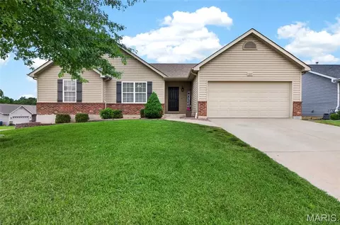 127 Liberty Grove Dr, Wentzville, MO 63385