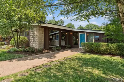 931 Coffey Dr, Saint Louis, MO 63126