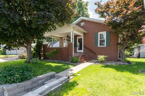 100 W 3rd St, Hartford, IL 62048