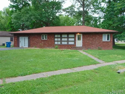 410 East St, Vergennes, IL 62994
