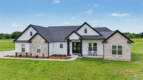 114 Gladshire Ln, Warrenton, MO 63383