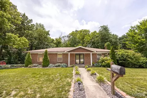 1299 Pin Oak Ln, Caseyville, IL 62232