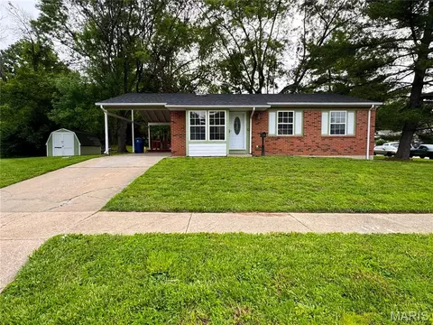 1923 Kingsford Dr, Florissant, MO 63031