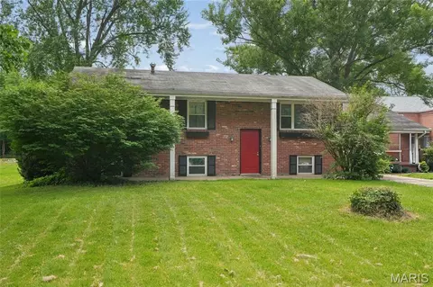 205 Old Sugar Creek Rd, Fenton, MO 63026