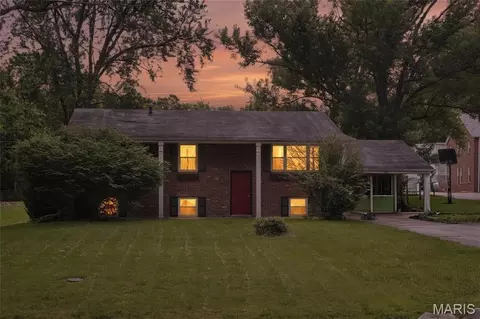 205 Old Sugar Creek Rd, Fenton, MO 63026