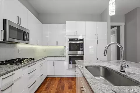 4321 Maryland Ave, Saint Louis, MO 63108