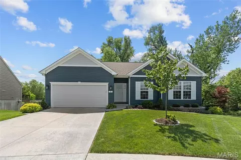 8 Crystal Spring Ct, Wentzville, MO 63385