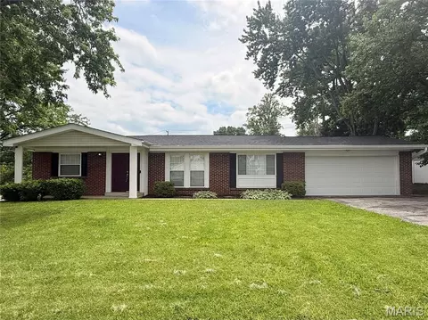 1200 Moncoeur Dr, Saint Louis, MO 63146
