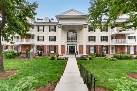 15021 Claymoor Ct #9, Chesterfield, MO 63017