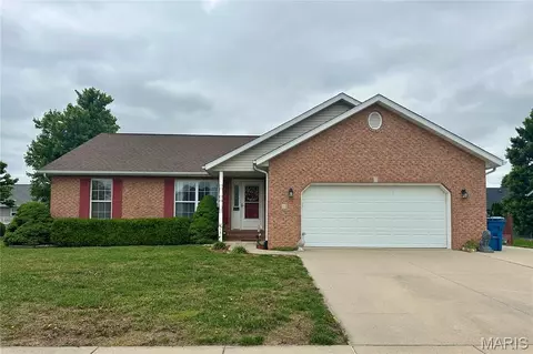 50 Willow Ln, Highland, IL 62249