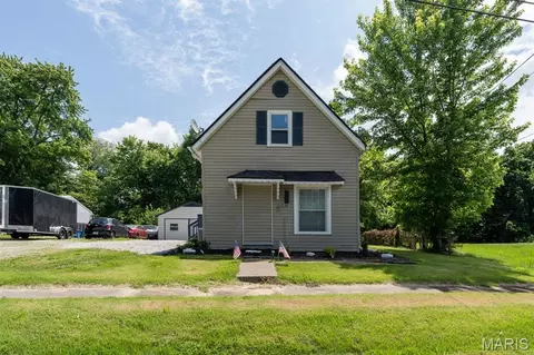 518 S Chestnut St, Collinsville, IL 62234