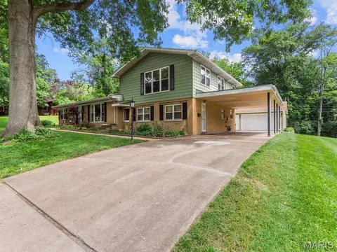 19 Kingsbury Dr, Swansea, IL 62226