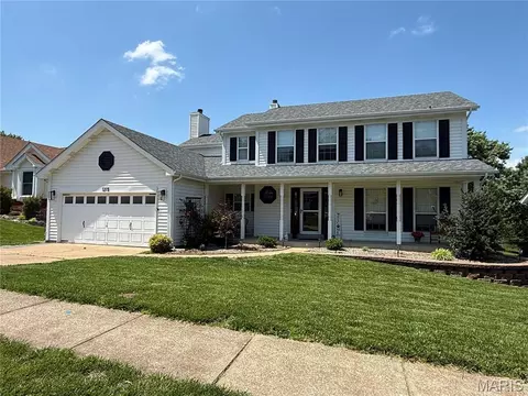 1215 Summerpoint Ln, Fenton, MO 63026